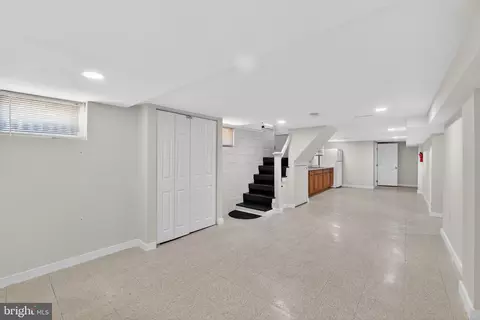 Entry Way - 311 Townsend Ave, Brooklyn, MD 21225 photo 8 of 9