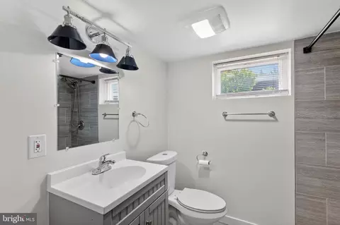 Bath - 311 Townsend Ave, Brooklyn, MD 21225 photo 1 of 1