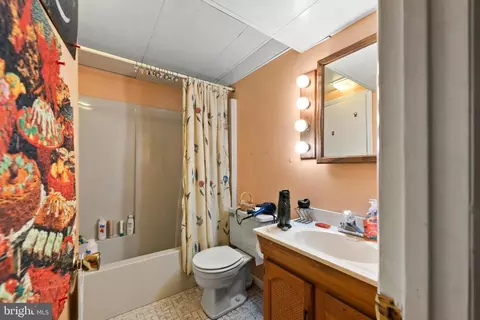 Bath - 2178 Glenfield Rd, Annapolis, MD 21401 photo 4 of 4