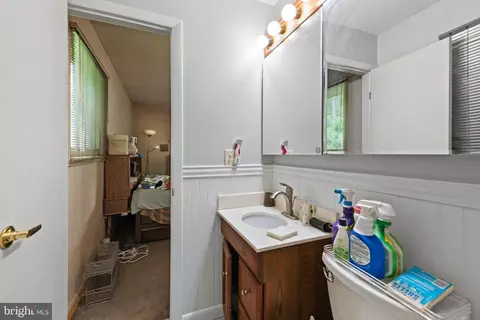 Bath - 2178 Glenfield Rd, Annapolis, MD 21401 photo 2 of 4
