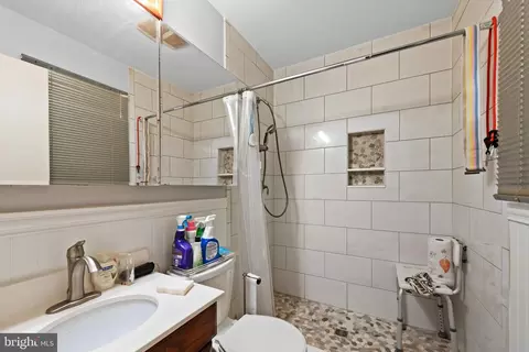 Bath - 2178 Glenfield Rd, Annapolis, MD 21401 photo 3 of 4