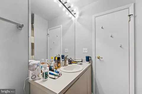 Bath - 2178 Glenfield Rd, Annapolis, MD 21401 photo 1 of 4