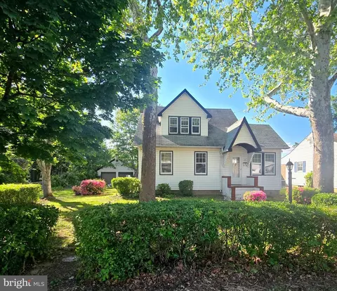 220 Meadow Rd, Pasadena, MD 21122