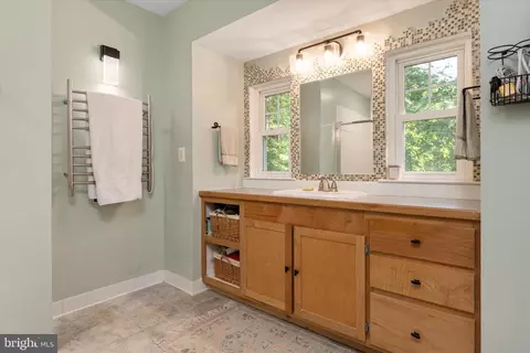 Bath - 90 Park Ave, Edgewater, MD 21037 photo 2 of 3