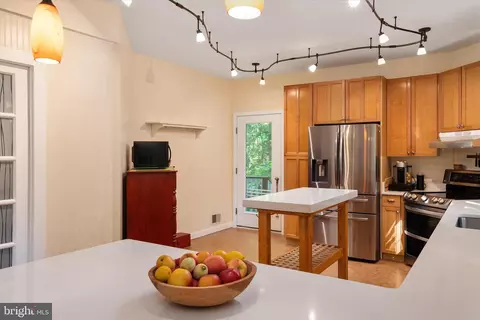Kitchen - 90 Park Ave, Edgewater, MD 21037 photo 2 of 3