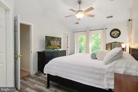 Bedroom - 90 Park Ave, Edgewater, MD 21037 photo 2 of 7