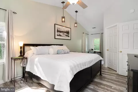 Bedroom - 90 Park Ave, Edgewater, MD 21037 photo 1 of 7