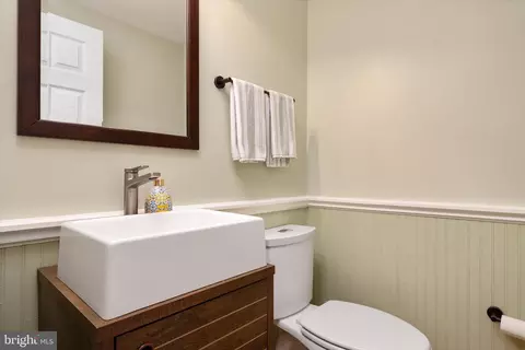 Bath - 90 Park Ave, Edgewater, MD 21037 photo 1 of 3