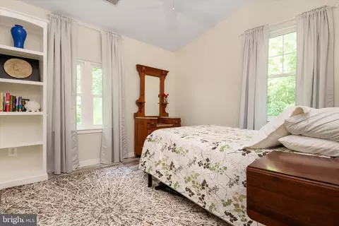 Bedroom - 90 Park Ave, Edgewater, MD 21037 photo 3 of 7