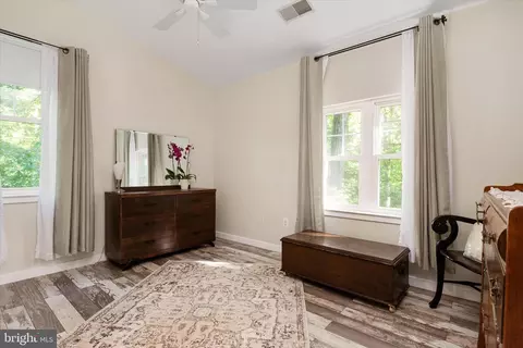 Bedroom - 90 Park Ave, Edgewater, MD 21037 photo 5 of 7