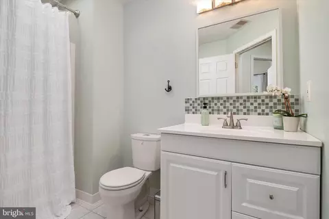 Bath - 90 Park Ave, Edgewater, MD 21037 photo 3 of 3