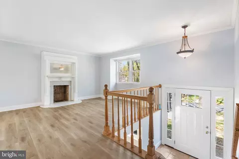 1075 Sun Valley Dr, Annapolis, MD 21409