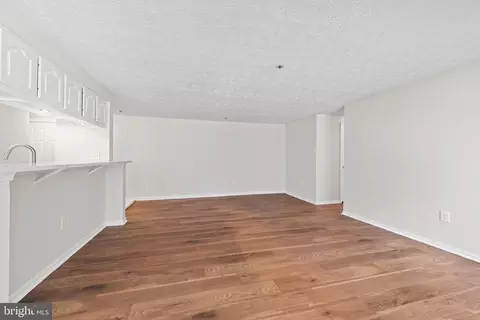 Living - 627 Deering Rd #2B, Pasadena, MD 21122 photo 6 of 10