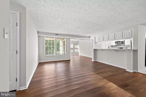 Living - 627 Deering Rd #2B, Pasadena, MD 21122 photo 1 of 10
