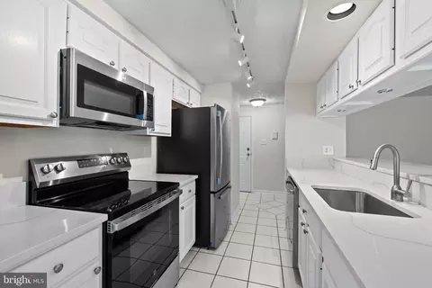 Kitchen - 627 Deering Rd #2B, Pasadena, MD 21122 photo 1 of 2