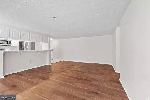 Living - 627 Deering Rd #2B, Pasadena, MD 21122 photo 5 of 10