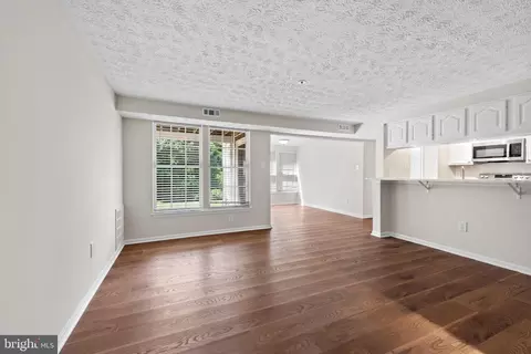 Living - 627 Deering Rd #2B, Pasadena, MD 21122 photo 2 of 10
