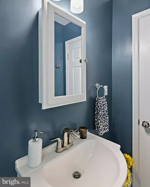 Bath - 140 Jefferson St, Annapolis, MD 21403 photo 3 of 12