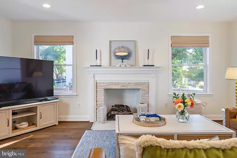 Living - 140 Jefferson St, Annapolis, MD 21403 photo 3 of 6