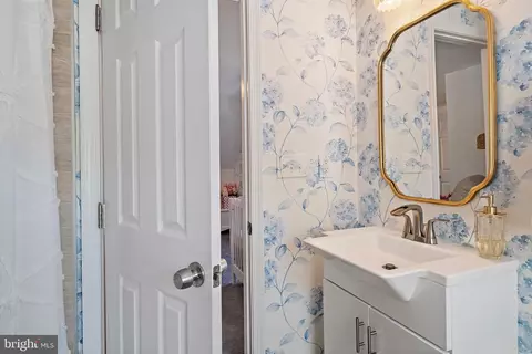 Bath - 140 Jefferson St, Annapolis, MD 21403 photo 11 of 12