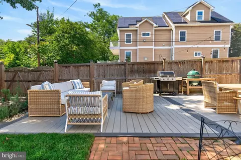 Exterior - 140 Jefferson St, Annapolis, MD 21403 photo 8 of 14