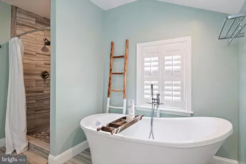 Bath - 140 Jefferson St, Annapolis, MD 21403 photo 5 of 12