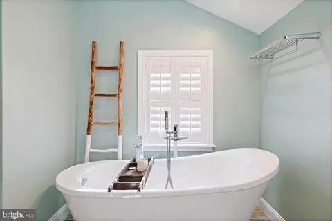 Bath - 140 Jefferson St, Annapolis, MD 21403 photo 7 of 12