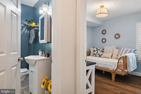 Entry Way - 140 Jefferson St, Annapolis, MD 21403 photo 2 of 2