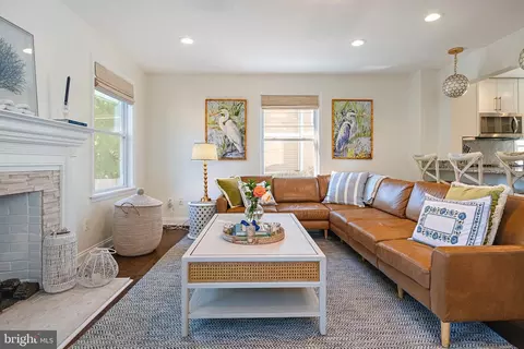 Living - 140 Jefferson St, Annapolis, MD 21403 photo 4 of 6