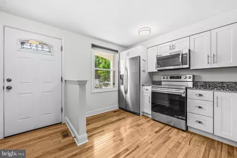 Entry Way - 7909 Wellesley Ct, Pasadena, MD 21122 photo 1 of 2