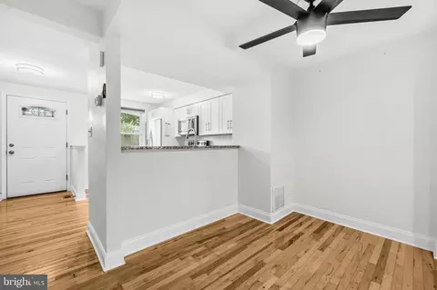 Entry Way - 7909 Wellesley Ct, Pasadena, MD 21122 photo 2 of 2