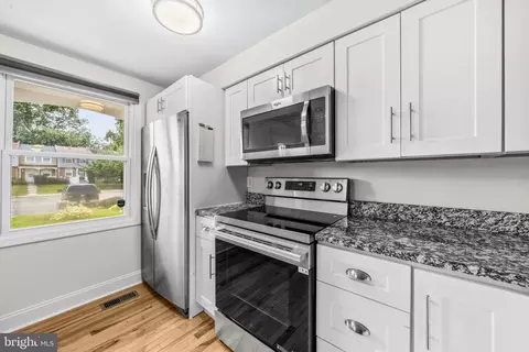 Kitchen - 7909 Wellesley Ct, Pasadena, MD 21122 photo 2 of 3