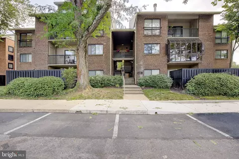 300 Hilltop Ln #I, Annapolis, MD 21403