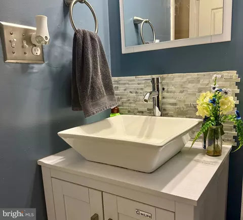 Bath - 1288 Holmespun Dr, Pasadena, MD 21122 photo 1 of 4