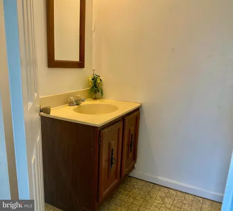 Entry Way - 1288 Holmespun Dr, Pasadena, MD 21122 photo 5 of 5