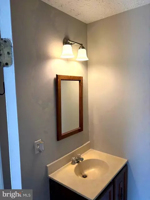 Bath - 1288 Holmespun Dr, Pasadena, MD 21122 photo 3 of 4