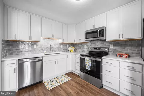 Kitchen - 3608 Chadwick Ct, Pasadena, MD 21122 photo 2 of 3