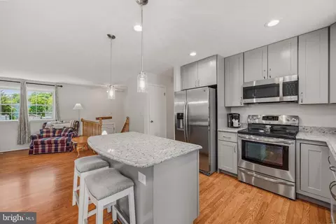 Kitchen - 758 208th St, Pasadena, MD 21122 photo 4 of 5