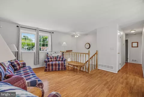 Entry Way - 758 208th St, Pasadena, MD 21122 photo 2 of 2