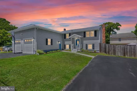 758 208th St, Pasadena, MD 21122