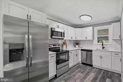 183 Kenwood Rd, Pasadena, MD 21122