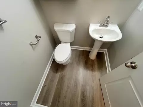 Entry Way - 650 210th St, Pasadena, MD 21122 photo 1 of 2