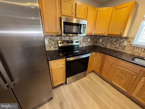 Kitchen - 650 210th St, Pasadena, MD 21122 photo 2 of 3