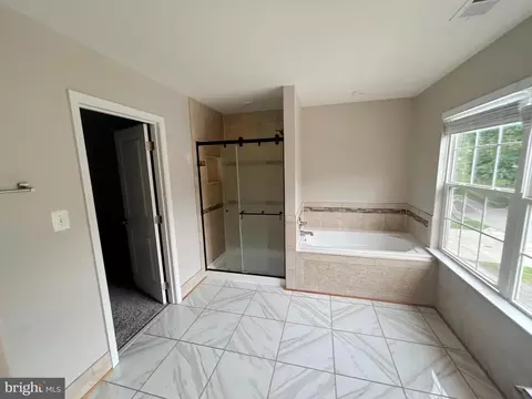 Bath - 650 210th St, Pasadena, MD 21122 photo 2 of 9