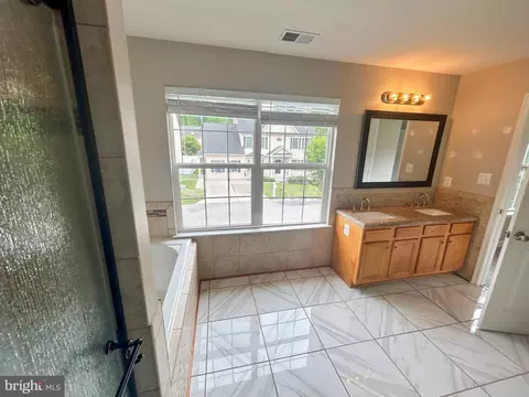Bath - 650 210th St, Pasadena, MD 21122 photo 5 of 9