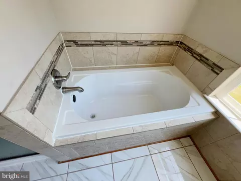Bath - 650 210th St, Pasadena, MD 21122 photo 3 of 9
