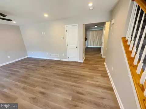 Living - 650 210th St, Pasadena, MD 21122 photo 3 of 4