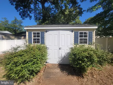 Exterior - 650 210th St, Pasadena, MD 21122 photo 6 of 7
