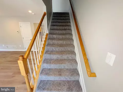 Entry Way - 650 210th St, Pasadena, MD 21122 photo 2 of 2