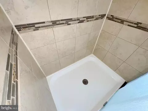 Bath - 650 210th St, Pasadena, MD 21122 photo 4 of 9